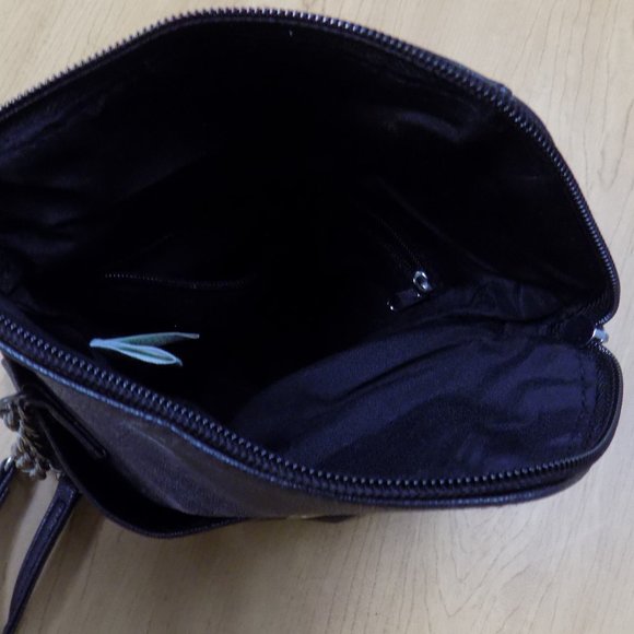 Dream On Wristlet - Picture 4 of 9